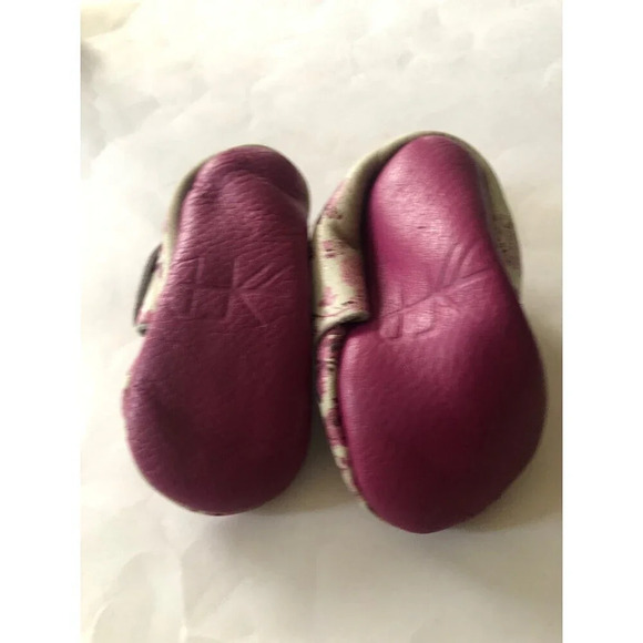 Freshly Picked Roses Moccs 2 - Picture 3 of 6